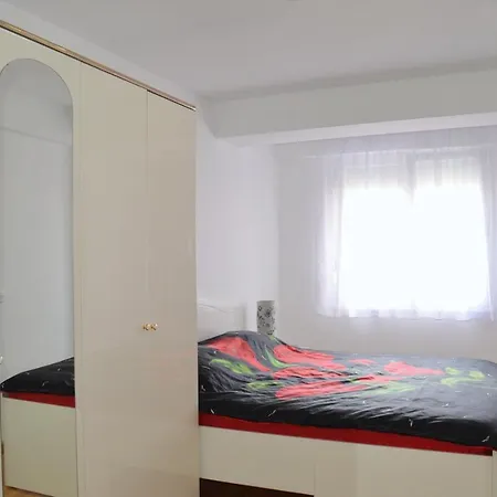 Alex Cosy Quarters *
